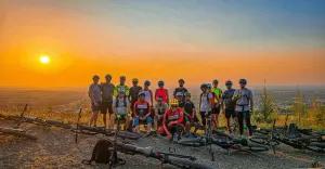 Eksploracja lokalnych lasów w klimacie enduro